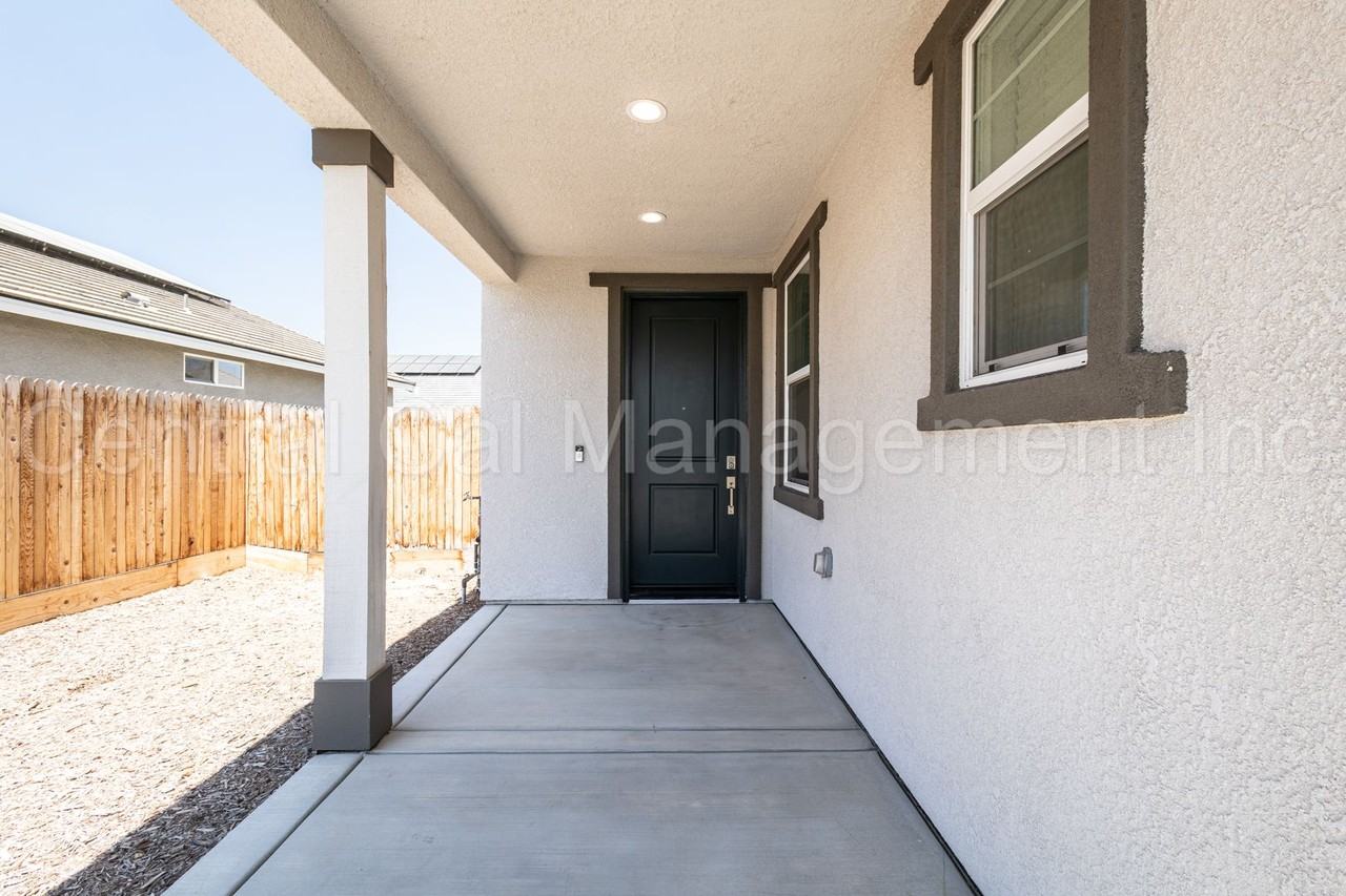 15810 Cole Brook Ct - Photo 2 of 37