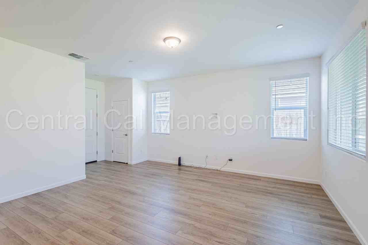 15810 Cole Brook Ct - Photo 7 of 37