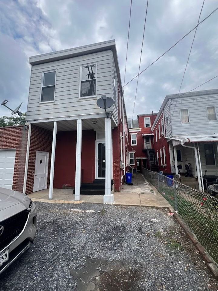 464 Chestnut St - Photo 4 of 28