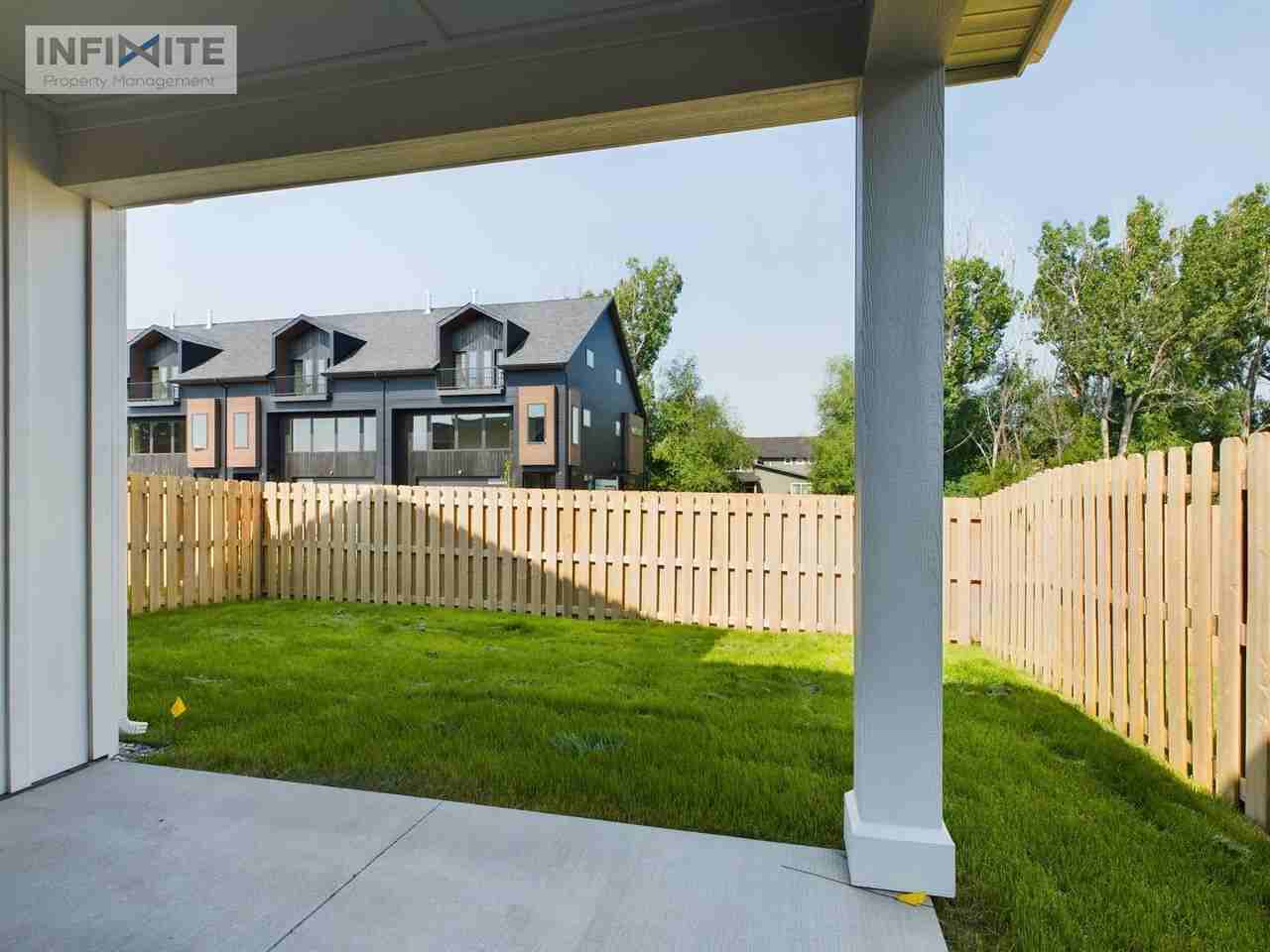 555 Meriwether Ave - Photo 4 of 24