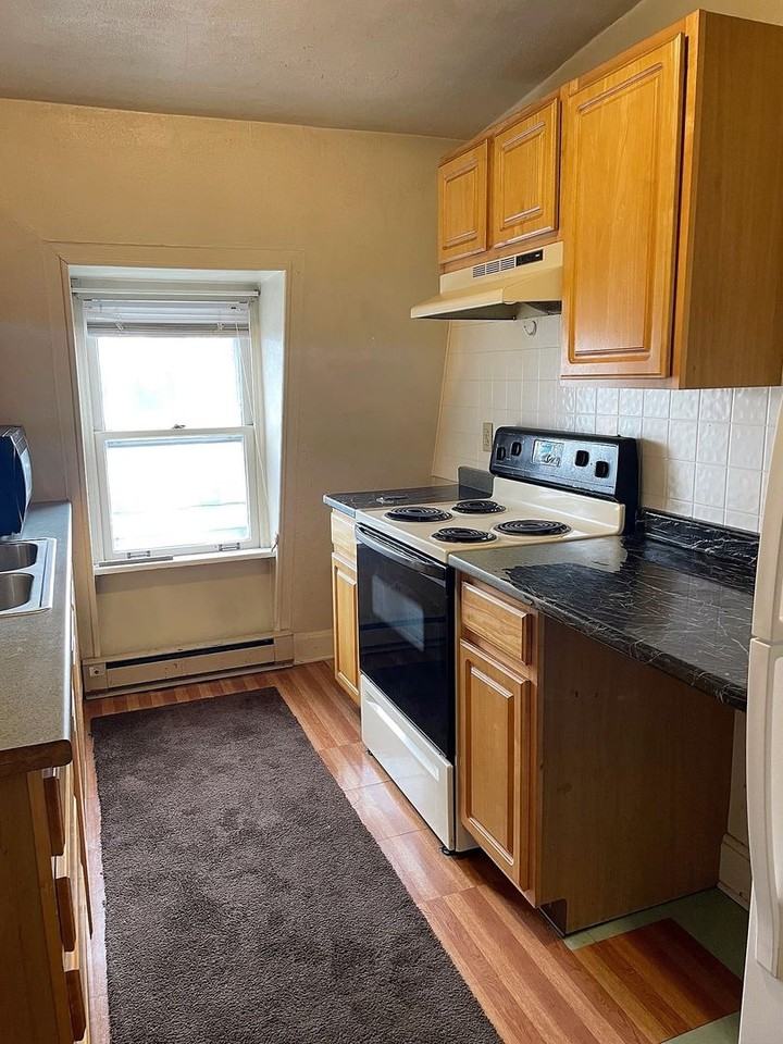 219 W Water St - Photo 2 of 11