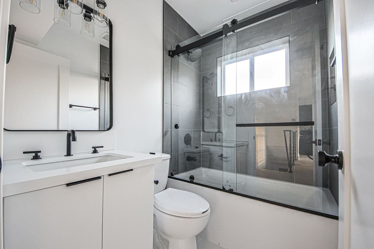 1223 N June St - Photo 7 of 42