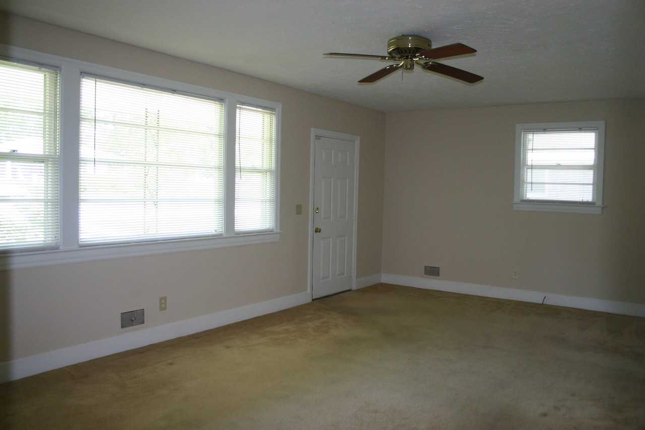 1116 Deerwood St - Photo 3 of 10