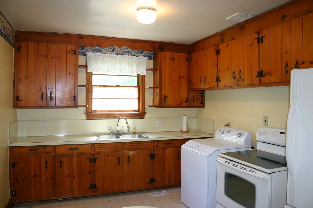 1116 Deerwood St - Photo 4 of 10