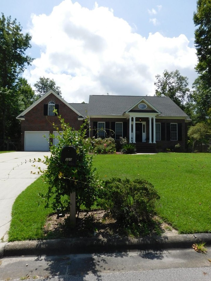 300 Taliaferro Ln - Photo 3 of 50