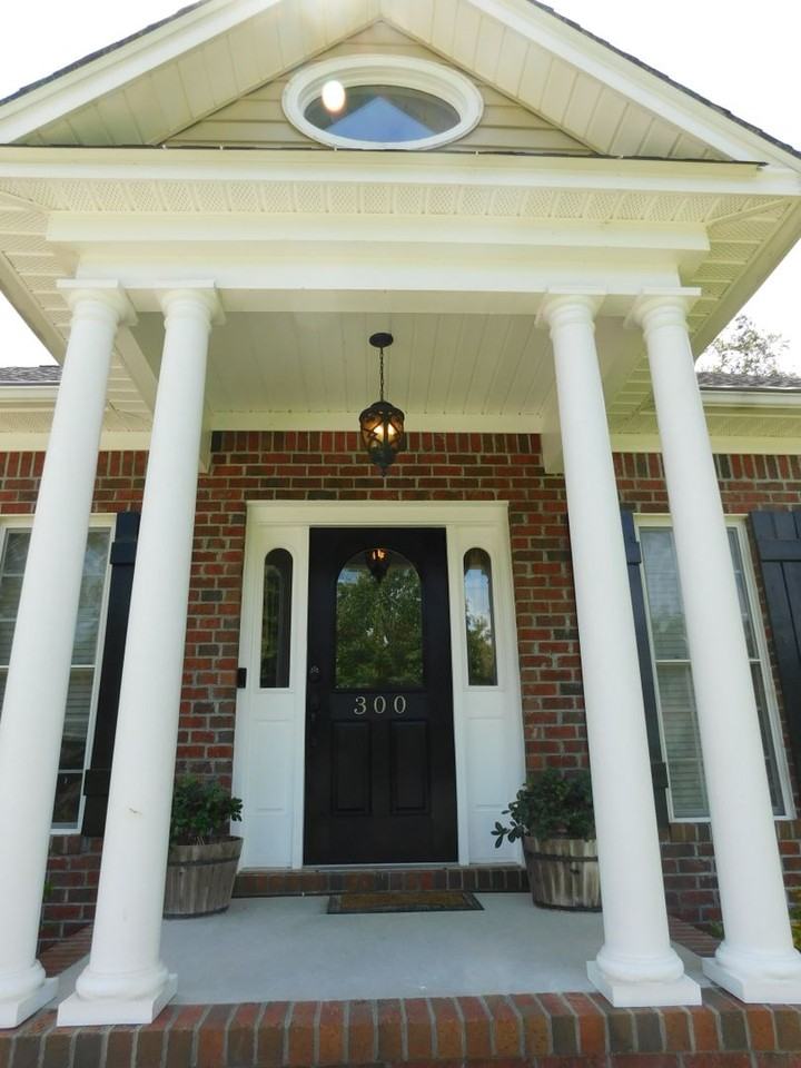 300 Taliaferro Ln - Photo 6 of 50