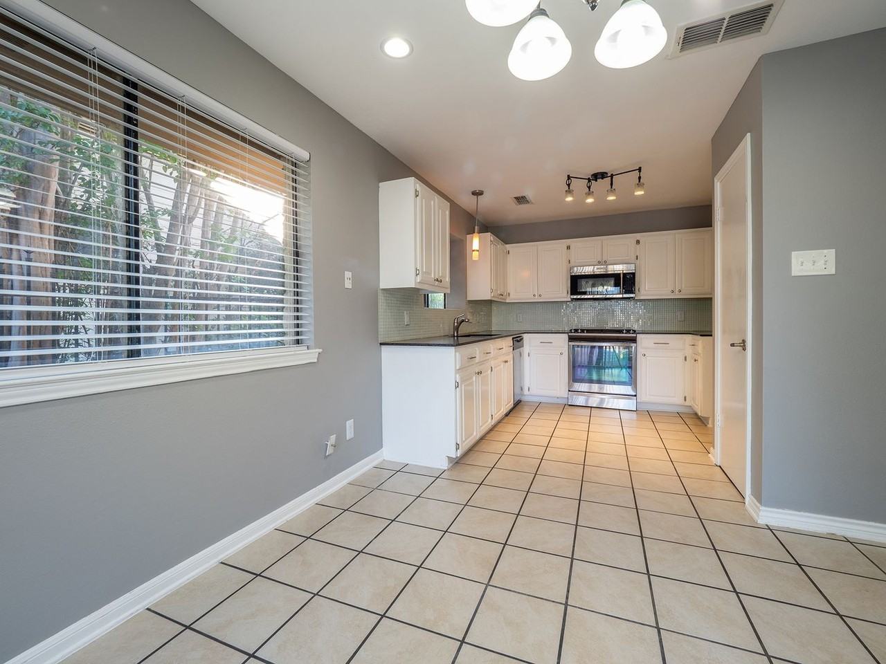 4804 Broadhill Dr - Photo 6 of 22