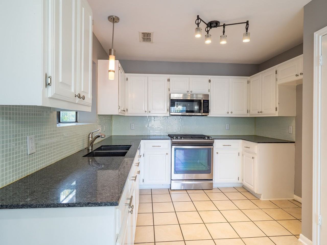 4804 Broadhill Dr - Photo 7 of 22