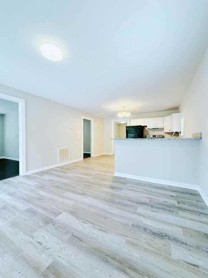 707 N Elizabeth St - Photo 3 of 13