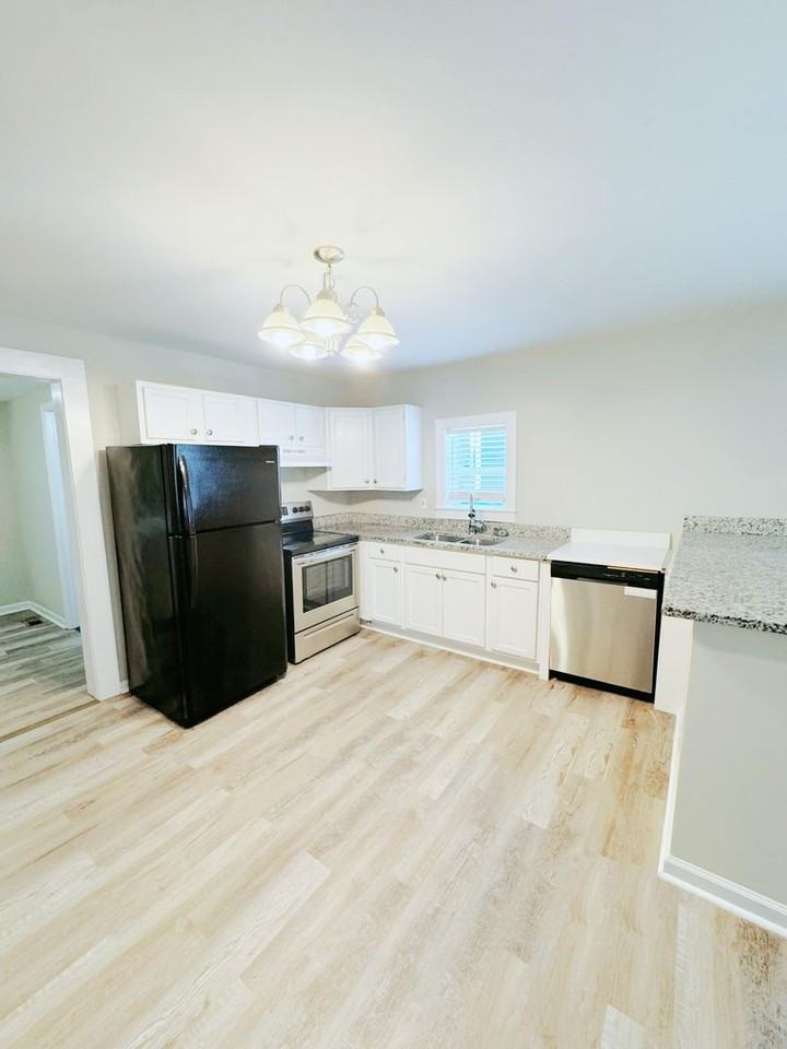 707 N Elizabeth St - Photo 6 of 13