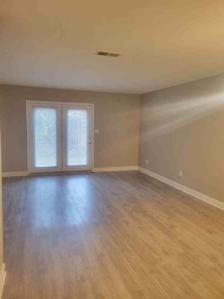 5909 King Charles Ct - Photo 3 of 13