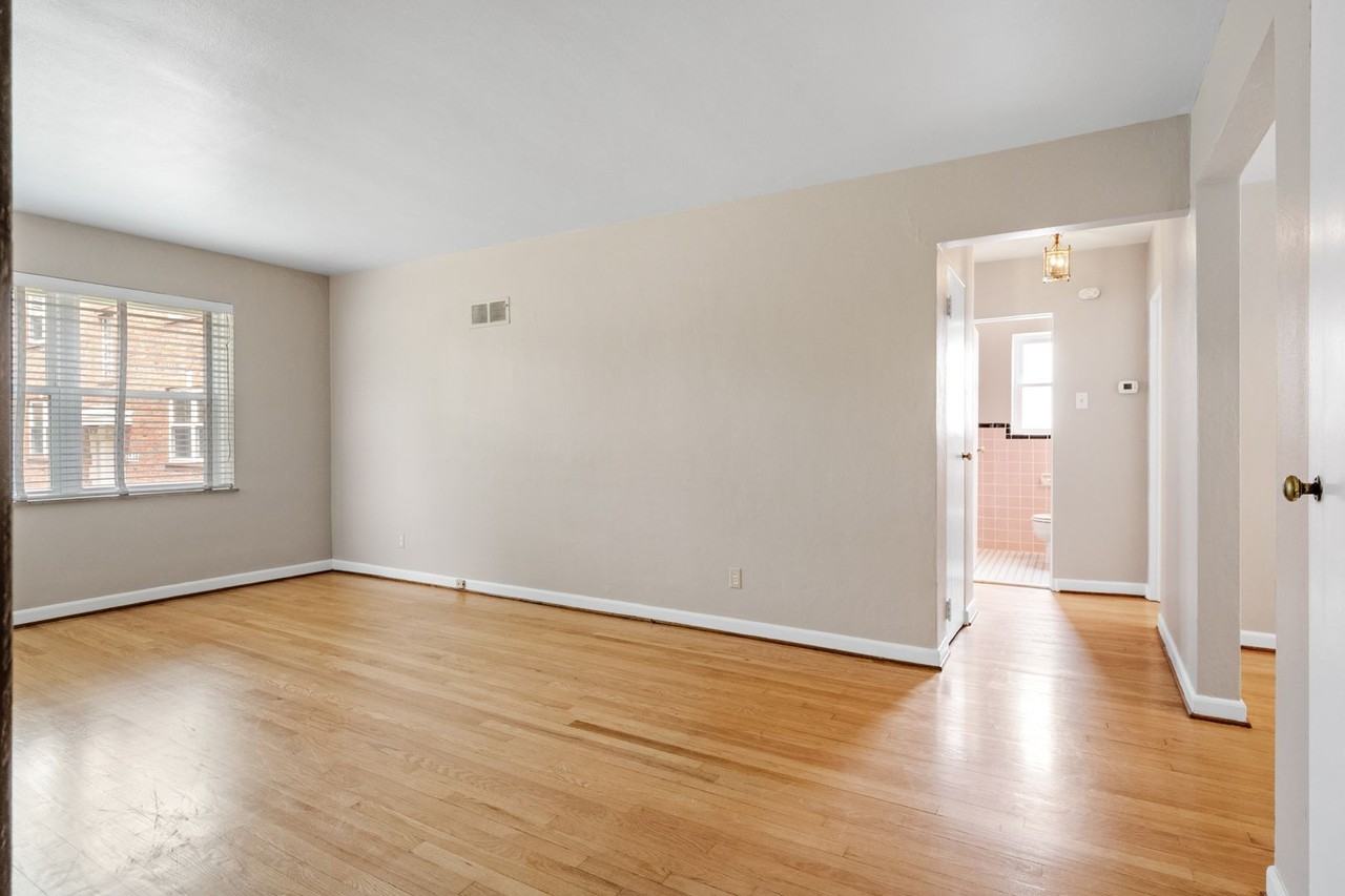 7144 Jamieson Ave - Photo 3 of 26