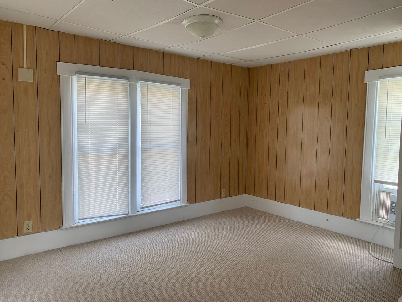 220 Main St - Photo 2 of 9