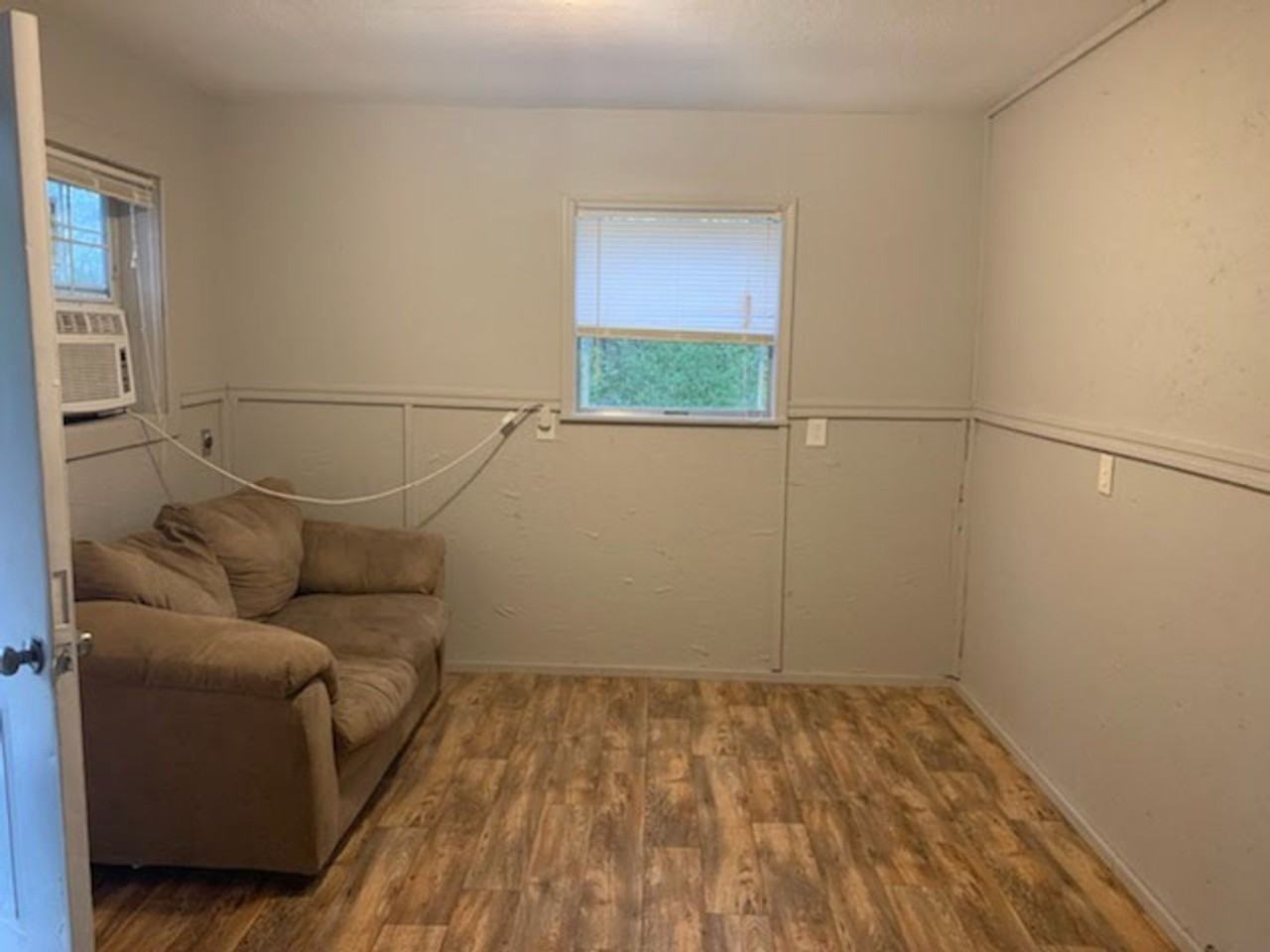 12547 Chapman Rd - Photo 2 of 5