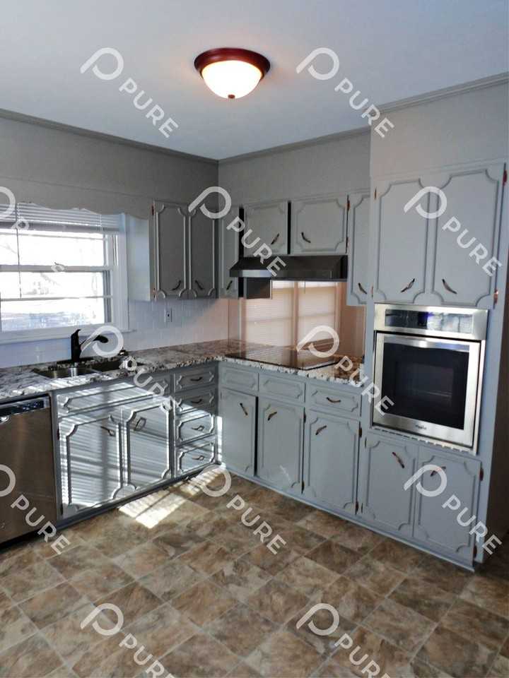 1003 Heard Ct Se - Photo 4 of 23