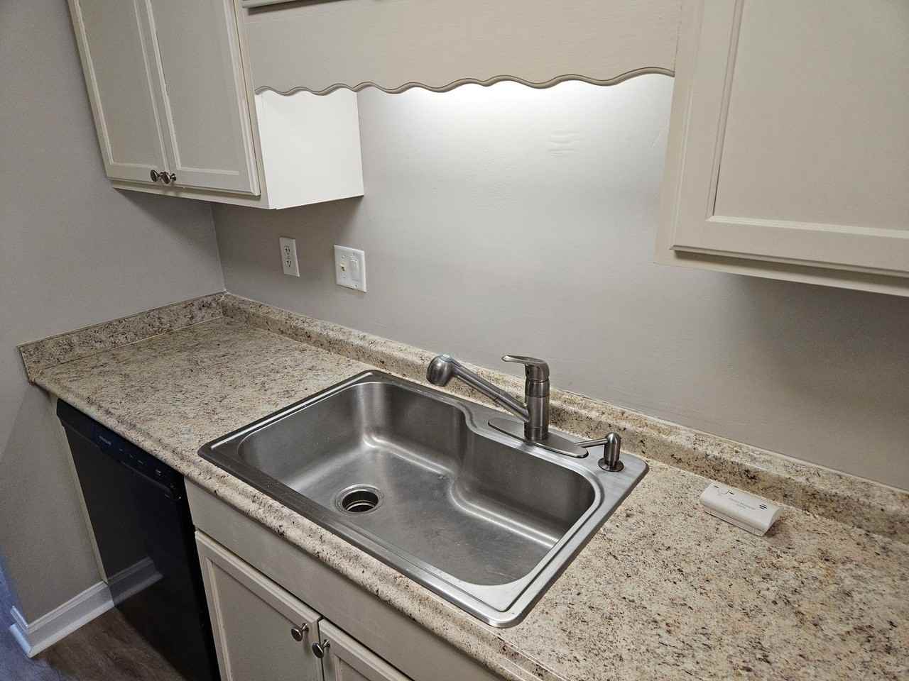 1006 Westfield Trce Se - Photo 3 of 29
