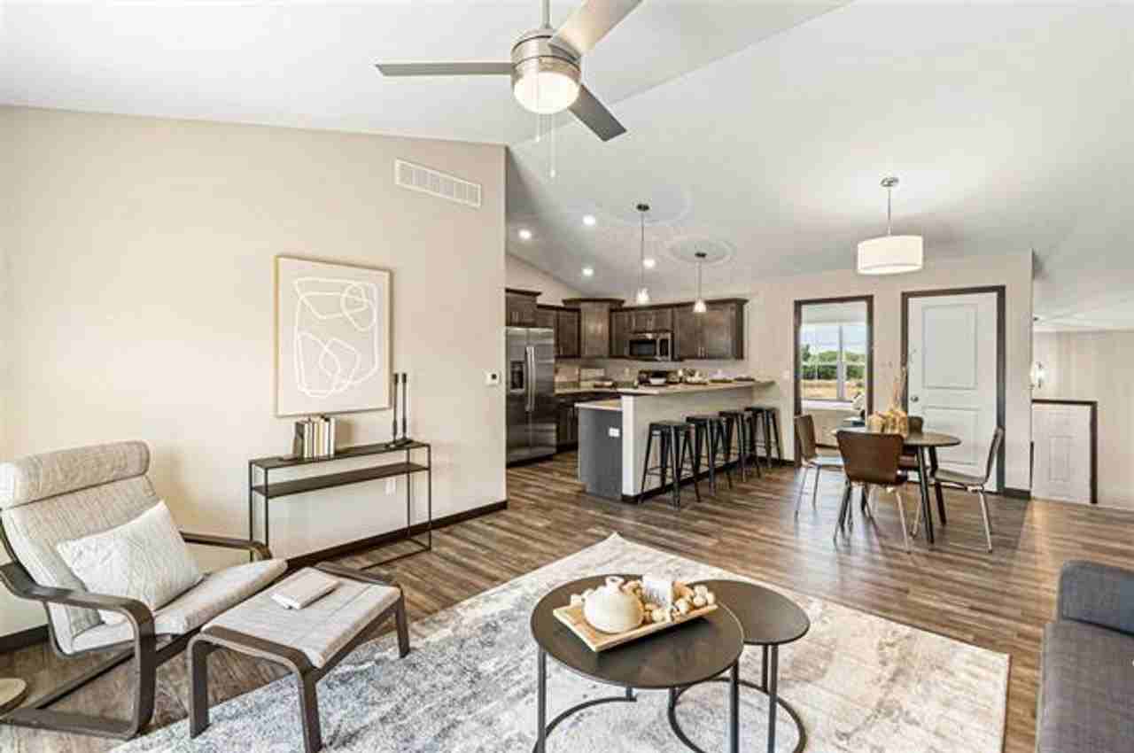 427 Chloe Dr - Photo 4 of 22