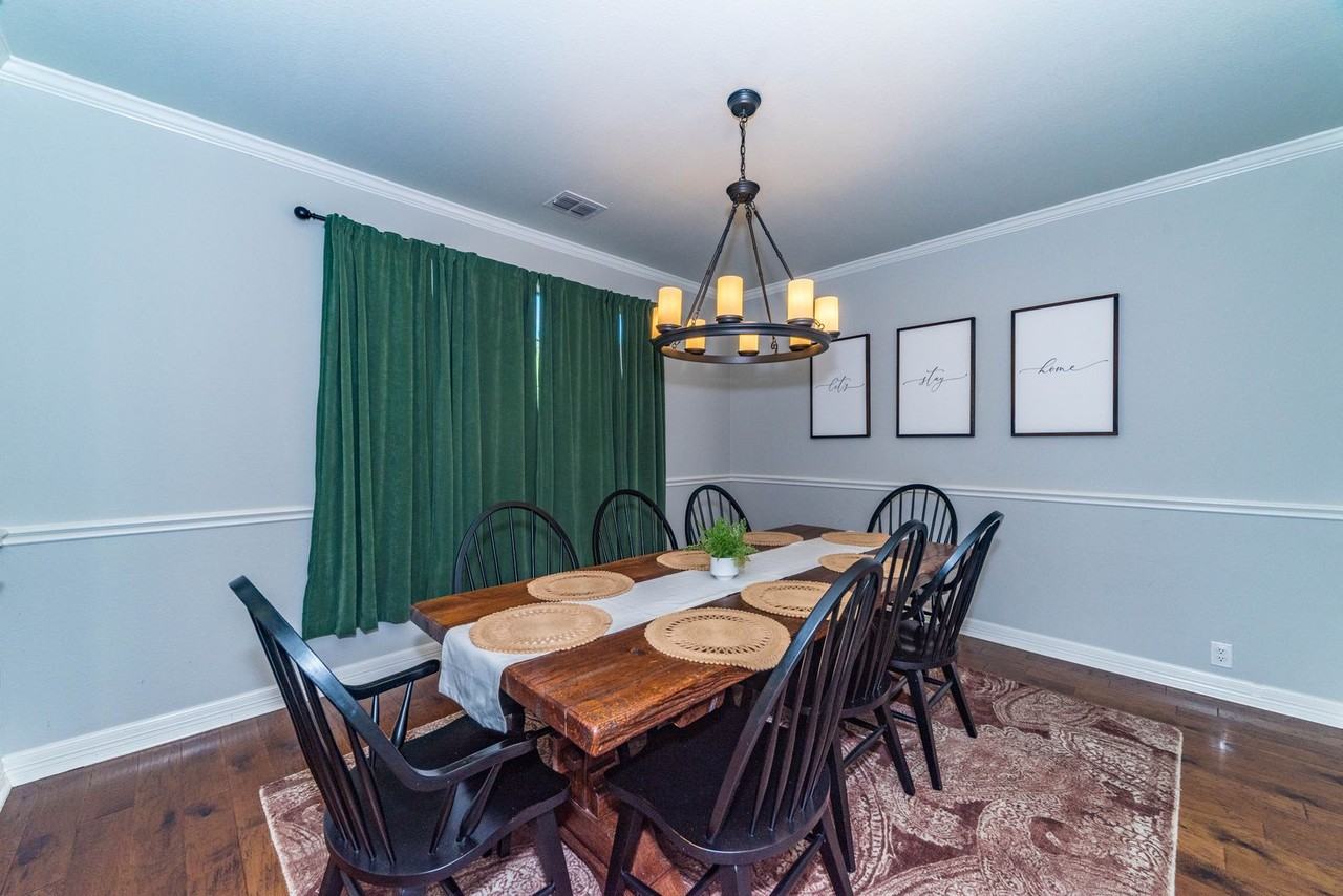 15814 Seekers St - Photo 4 of 38