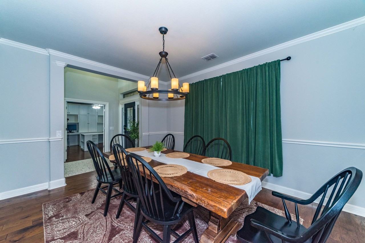 15814 Seekers St - Photo 5 of 38