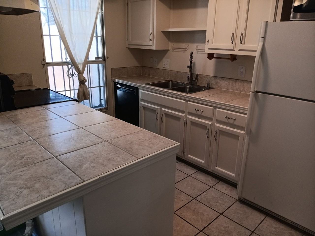 505 Roma Ave Ne - Photo 2 of 11