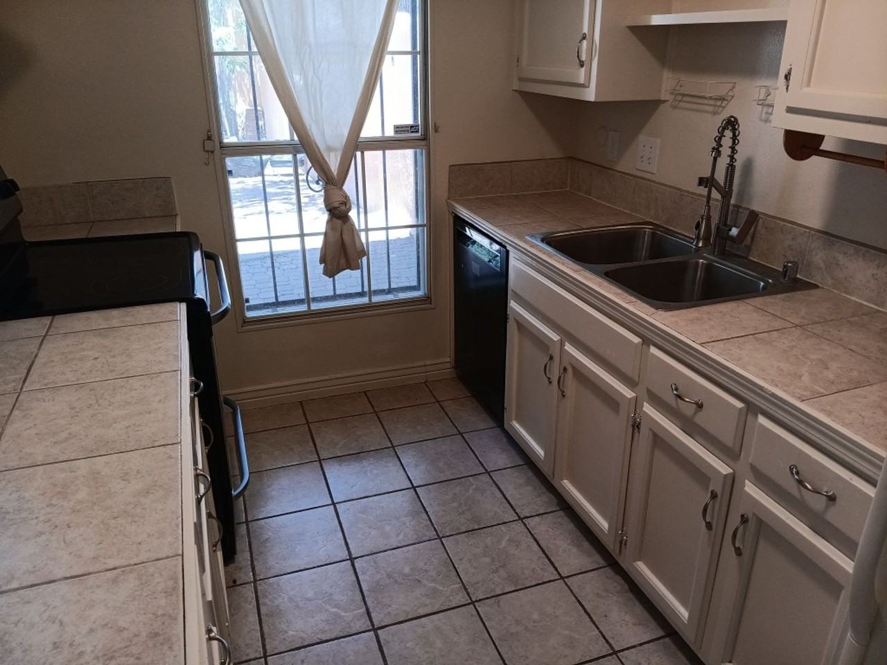 505 Roma Ave Ne - Photo 3 of 11