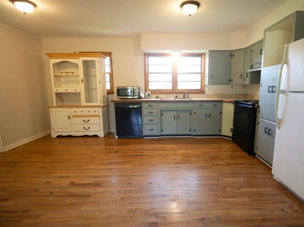 2501 Brookside Ct - Photo 3 of 14