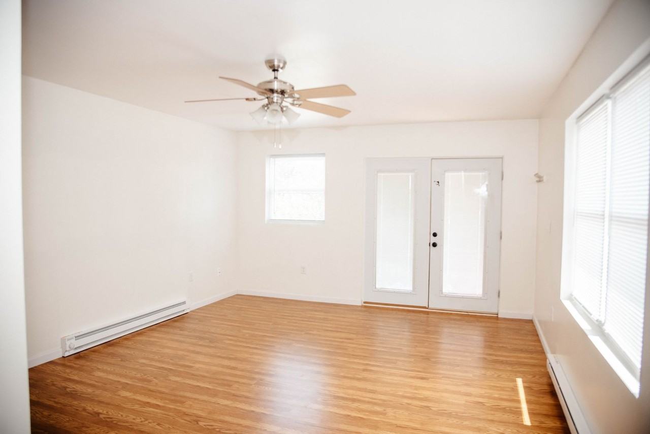 11 11 N Main St - Photo 2 of 20