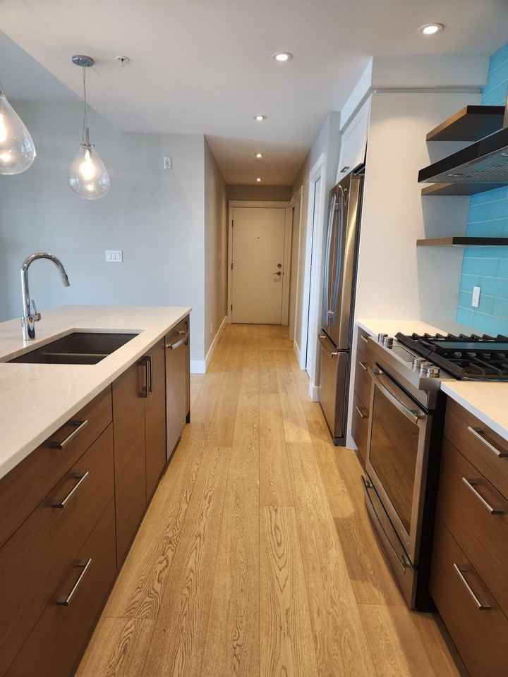 1820 202-1820 Maple Ave South - 1 #1 - Photo 2 of 16