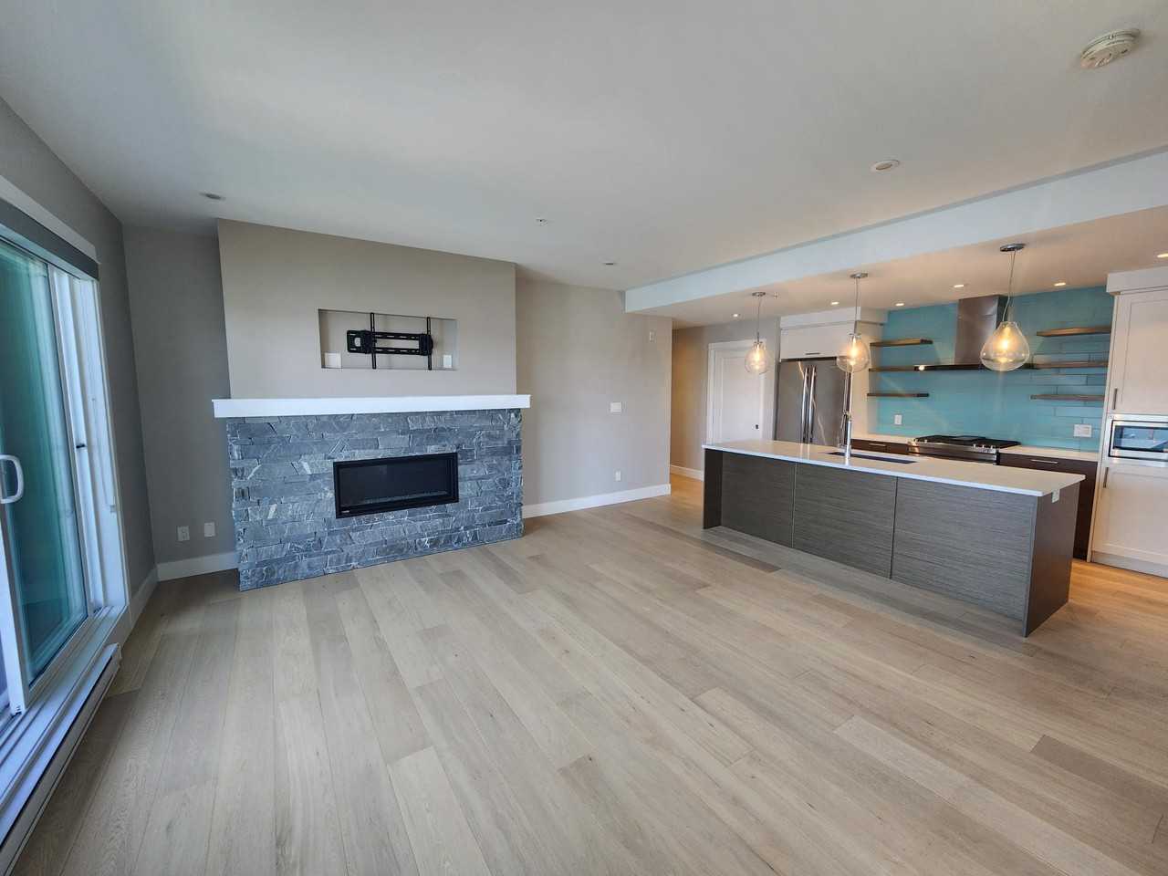 1820 202-1820 Maple Ave South - 1 #1 - Photo 3 of 16