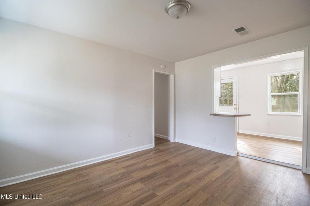 3112 Bellview Ave - Photo 3 of 20