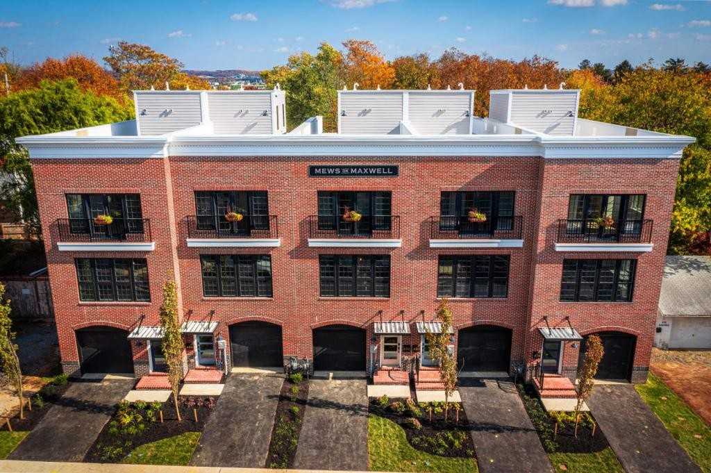 418 N Maxwell Ave - Photo 3 of 30