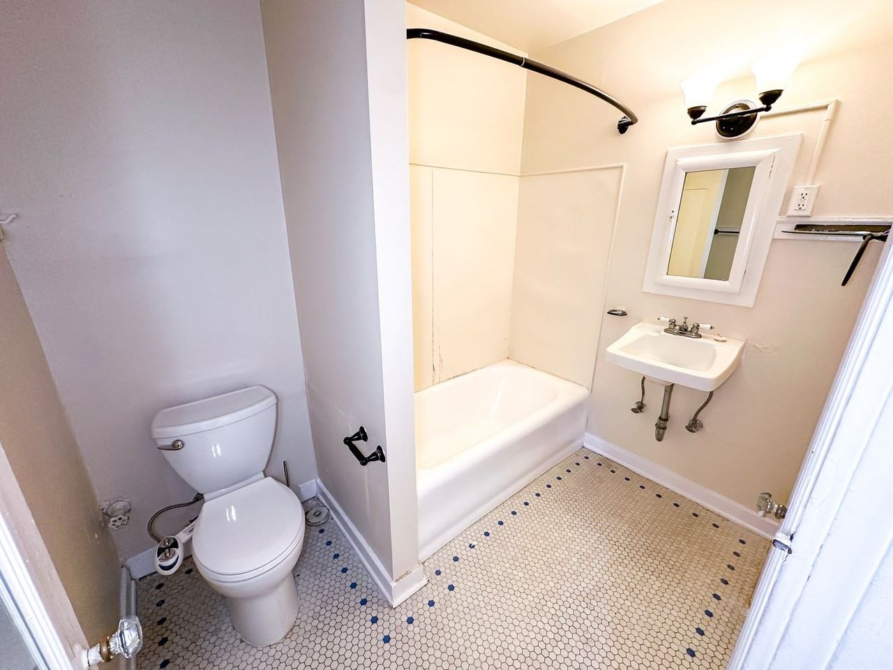 Belmont Apartments - Photo 5 of 10
