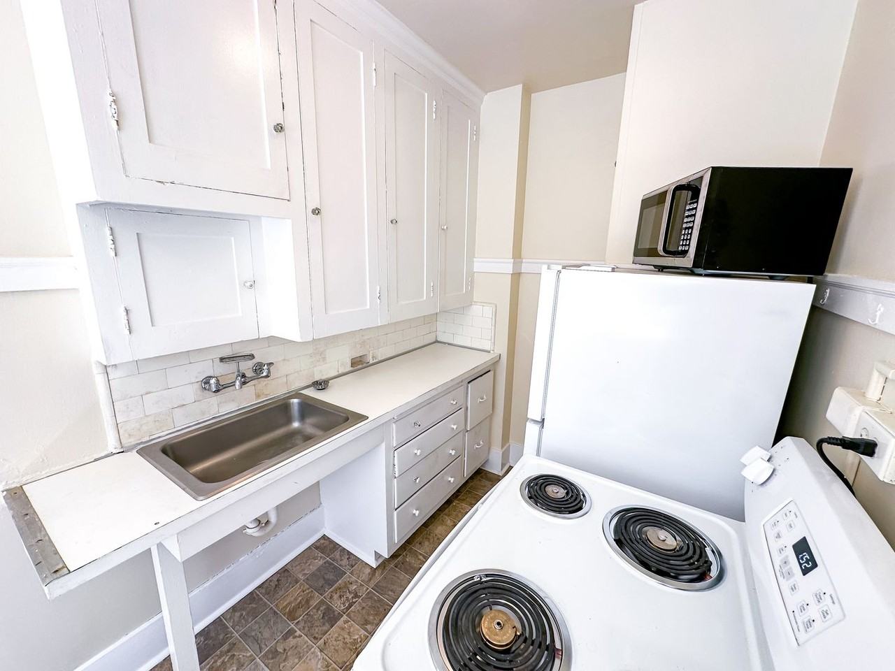 Belmont Apartments - Photo 7 of 10