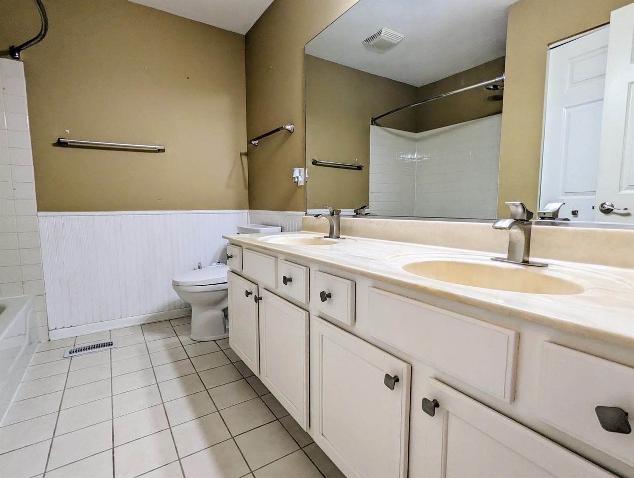 12583 Meadow Cir - Photo 2 of 47