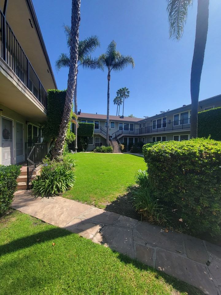 n9797 - Photo 2 of 5