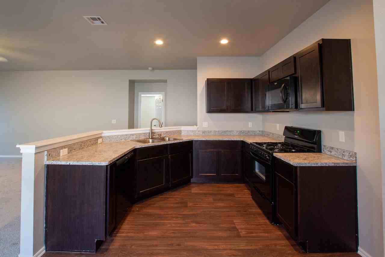 1124 Granite Ln - Photo 3 of 30