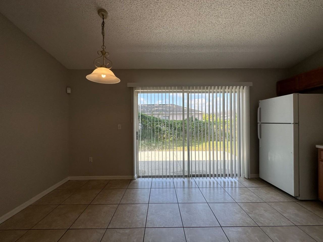 625 Llama Dr - Photo 7 of 29