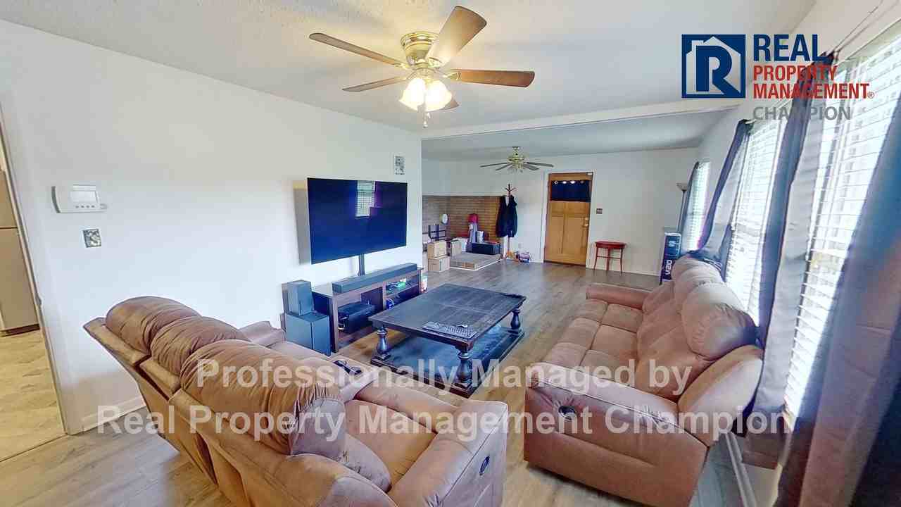 735 Prosperity Dr - Photo 3 of 21