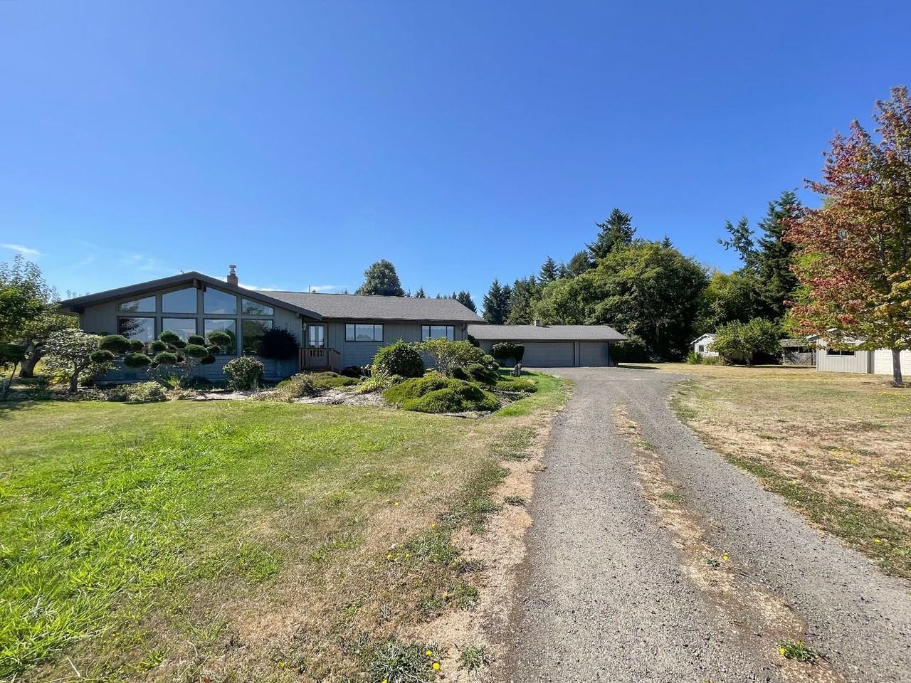 83 Mariners Point Rd - Photo 2 of 50