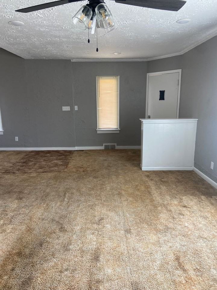 403 W 1st N - Photo 2 of 26