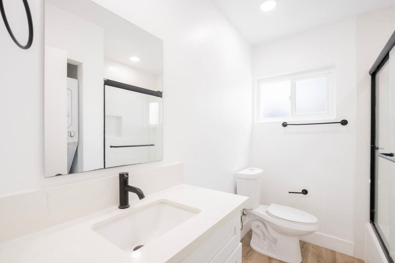 904 N Sierra Bonita LLC - Photo 7 of 45