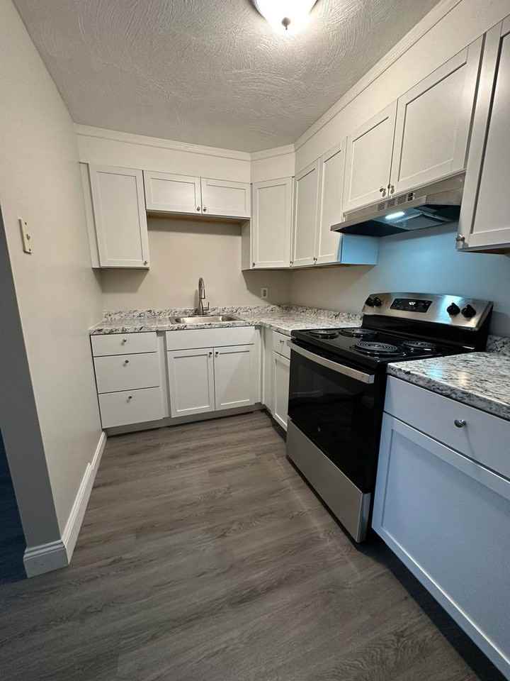 1093 Main Street - Photo 4 of 14