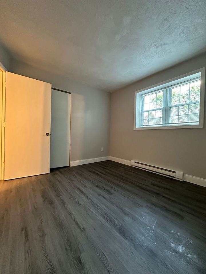 1093 Main Street - Photo 5 of 14