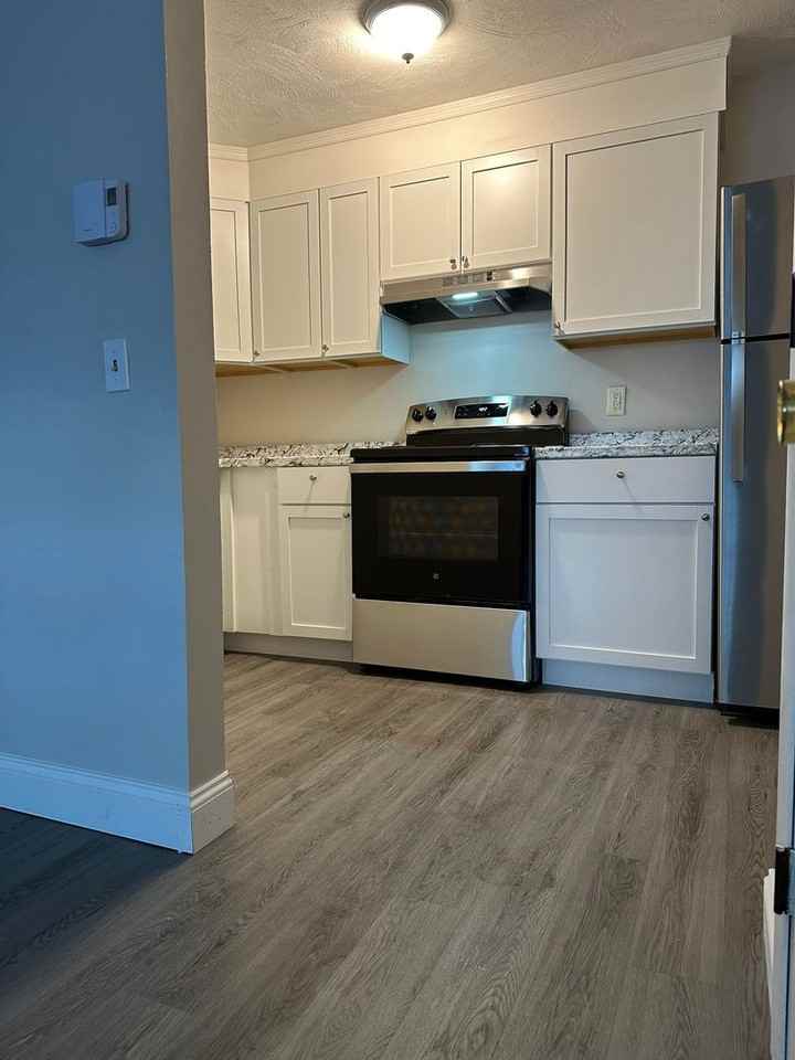 1093 Main Street - Photo 6 of 14