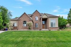 featured image of 658 E High Ridge Ln