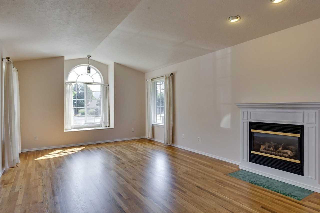 720 Henderson Rd - Photo 2 of 13