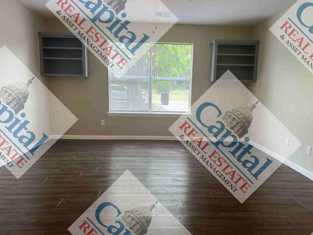 207 W Locust St - Photo 3 of 36