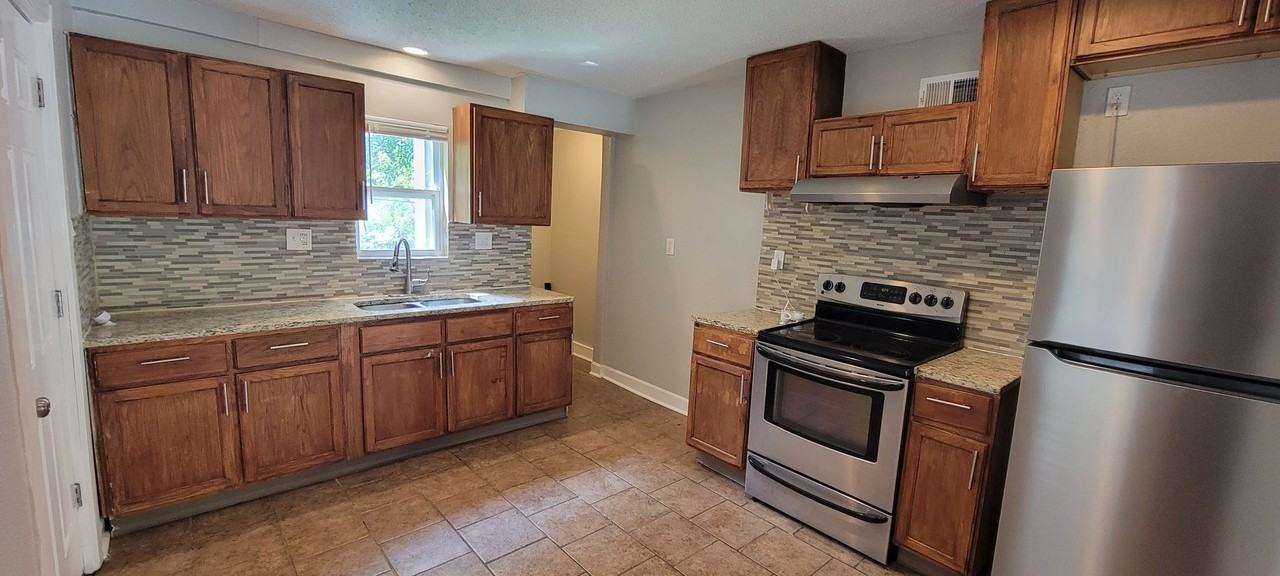 7124 Wayne Ave - Photo 5 of 22