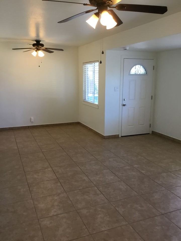 27618 Anderson Pl - Photo 3 of 9