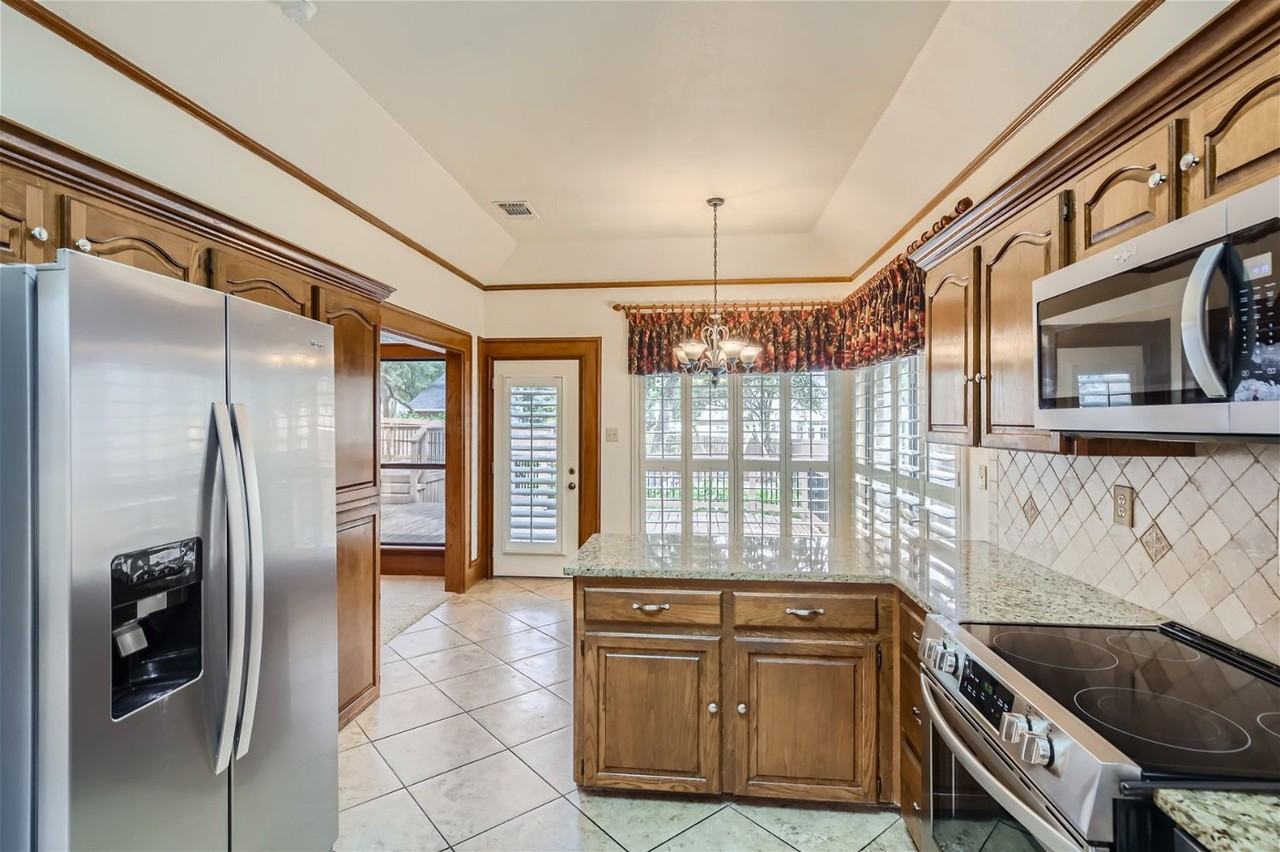 14922 Royal Orbit - Photo 2 of 11